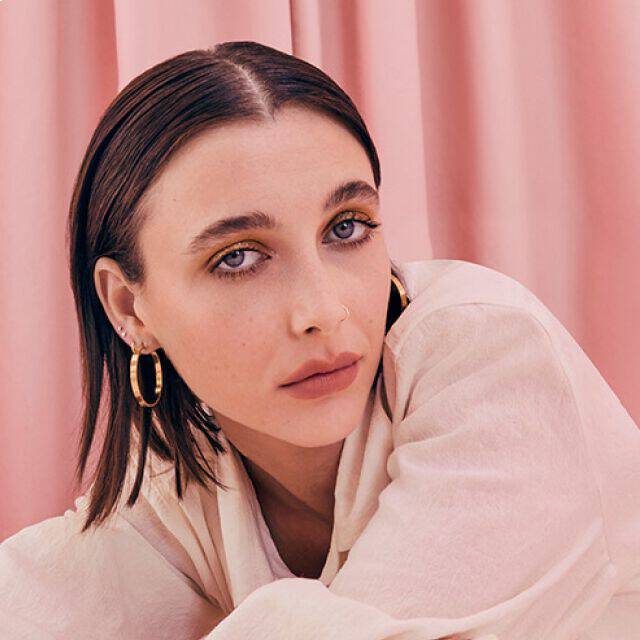 Glowy look with rosy tone on eyes and lips