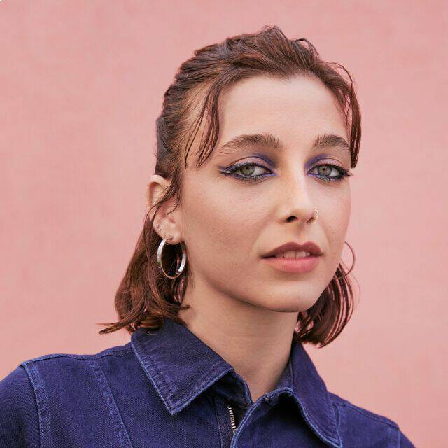 Glowy look with rosy tone on eyes and lips