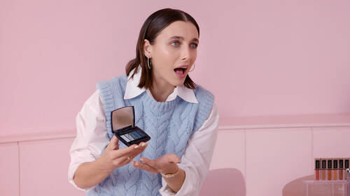 Model with Hypnose Eyeshadow Palette