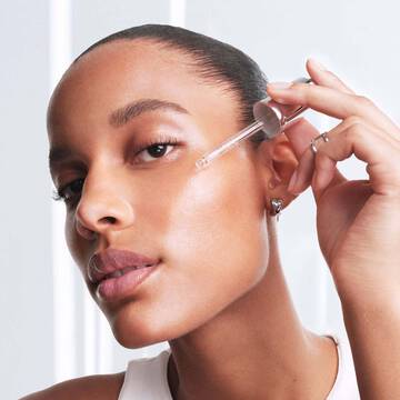 Day and Night Skincare Routines for Anti-Aging Skin